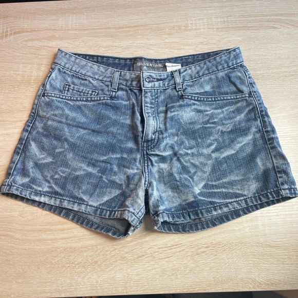VINTAGE Levi's Blue Jean Shorts Casual Summer Essential - Picture 1 of 7